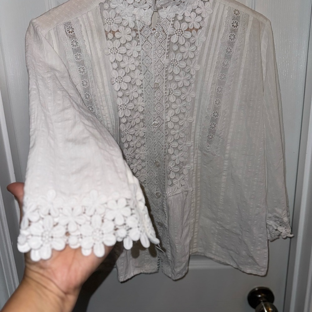 Pol Floral Fairy Lace Mock Neck Button Blouse Womens M White Whimsical Feminine - Picture 6 of 9